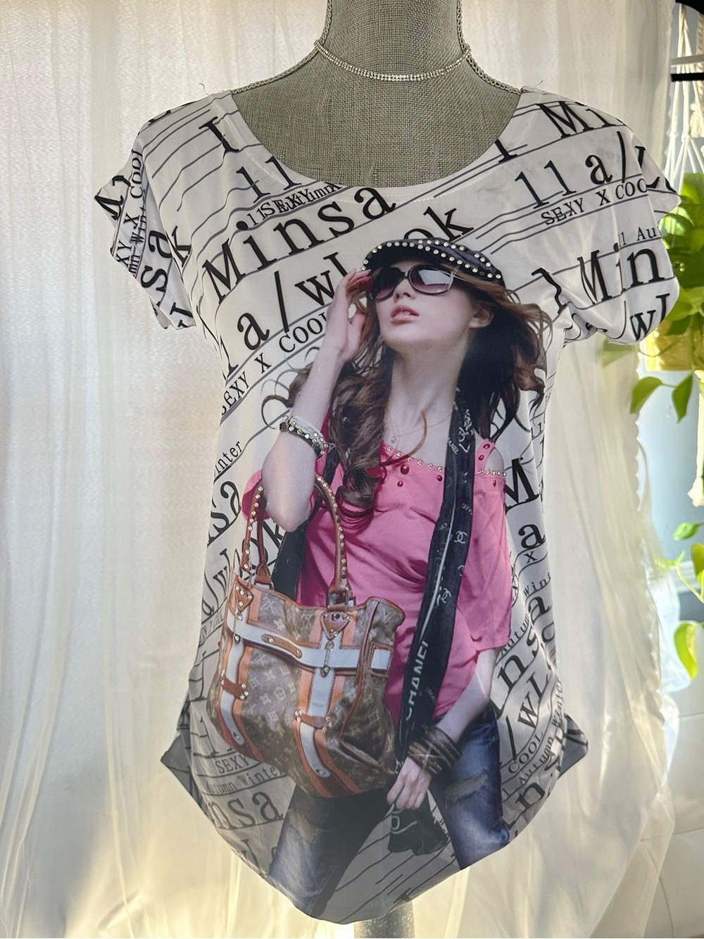 Authentic Y2K Scoop Neck Graphic Tee with Pink Accent and Photo Print